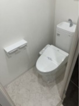 トイレ　温水洗浄便座付きです