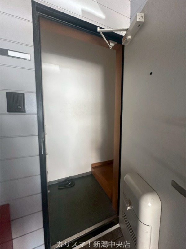 玄関　※別部屋参考写真