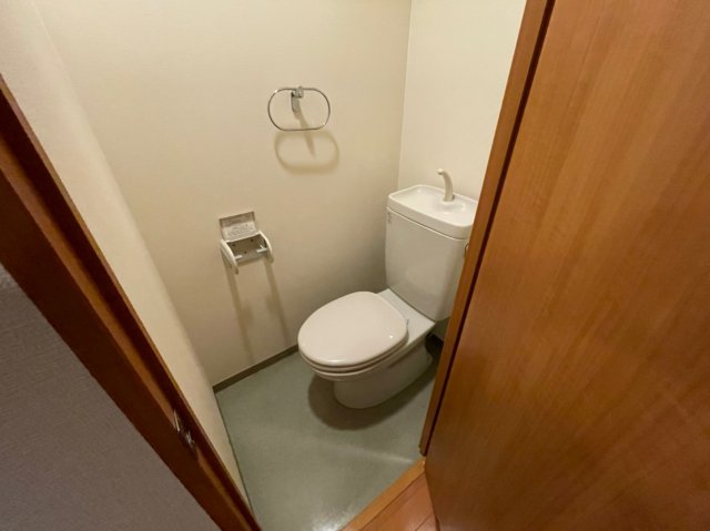 トイレ　(参考)同マンション同間取り他部屋の写真