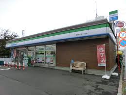 コンビニ　ファミリーマート横浜神大寺一丁目店（コンビニ）まで243m