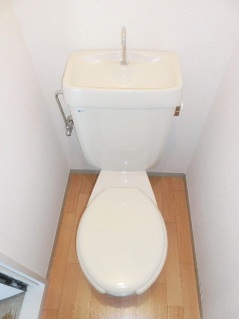トイレ　トイレはシンプルですね。