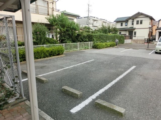 駐車場　敷地内駐車場あります