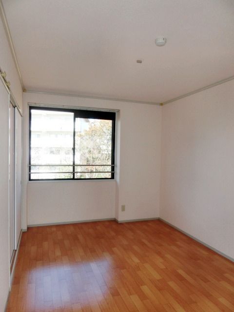 その他部屋・スペース　北側でも明るい洋室です。