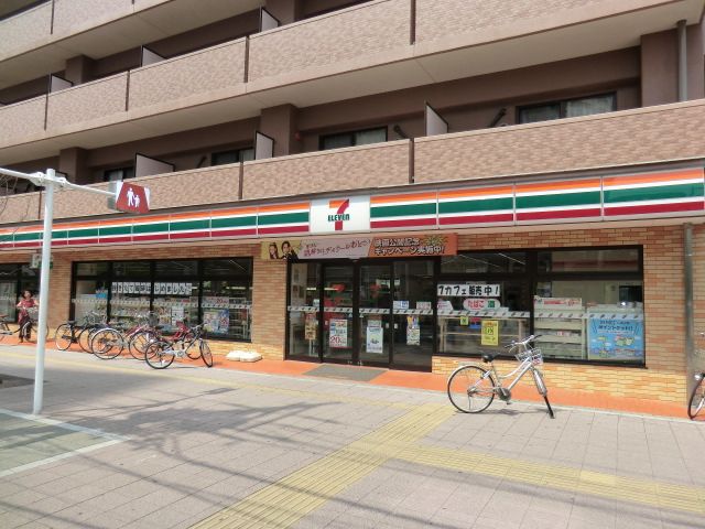 コンビニ　セブンイレブン川口駅西口店（コンビニ）まで236m