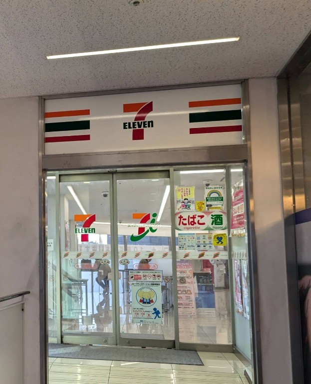 コンビニ　セブンイレブン市ヶ谷駅前店（コンビニ）まで91m