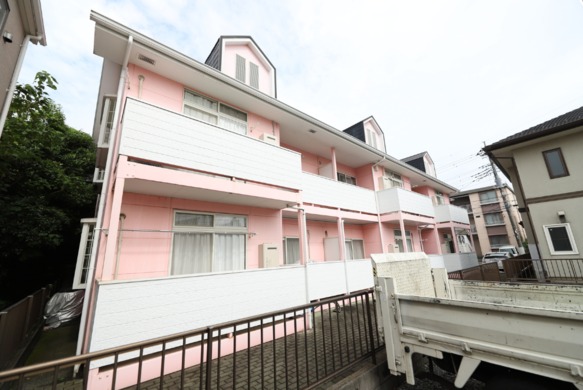 建物外観　外観がピンクでお洒落な外観です！