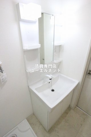 洗面設備　清潔感ある独立洗面台で毎日気持ちよく♪