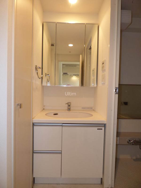 洗面設備　※同タイプの他のお部屋です