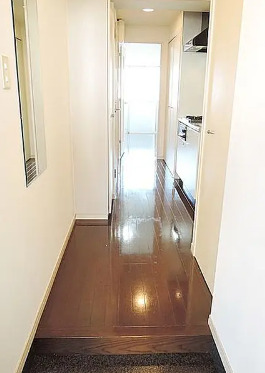 玄関　別部屋の画像を使用しております。