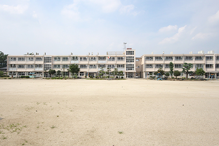 小学校　前橋市立元総社小学校（小学校）まで709m