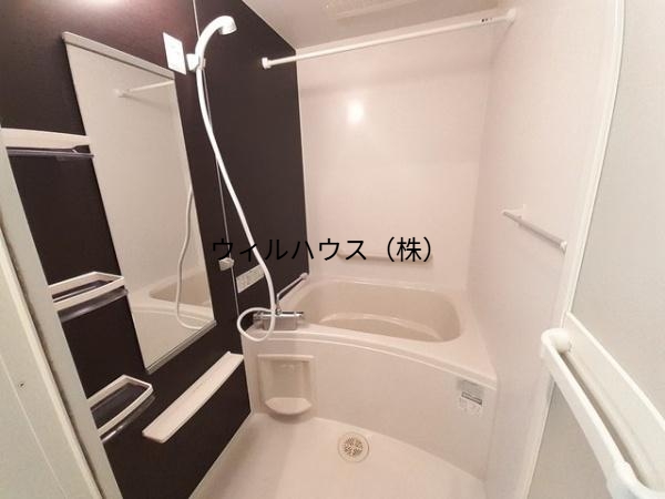 バス・シャワールーム　浴室乾燥機付き！