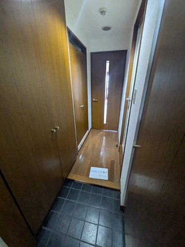 その他部屋・スペース　玄関には収納スペースがございます。