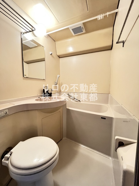 バス・シャワールーム　お掃除がしやすい３点ユニットバスです☆