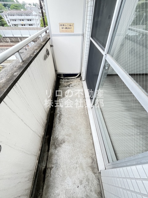 バルコニー　お天気のいい日は洗濯物も気持ちよく干せますね！