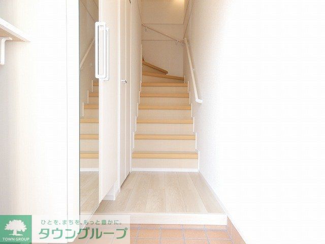 玄関　お問合せは【タウンハウジング】まで！※現地待合わせ相談可！
