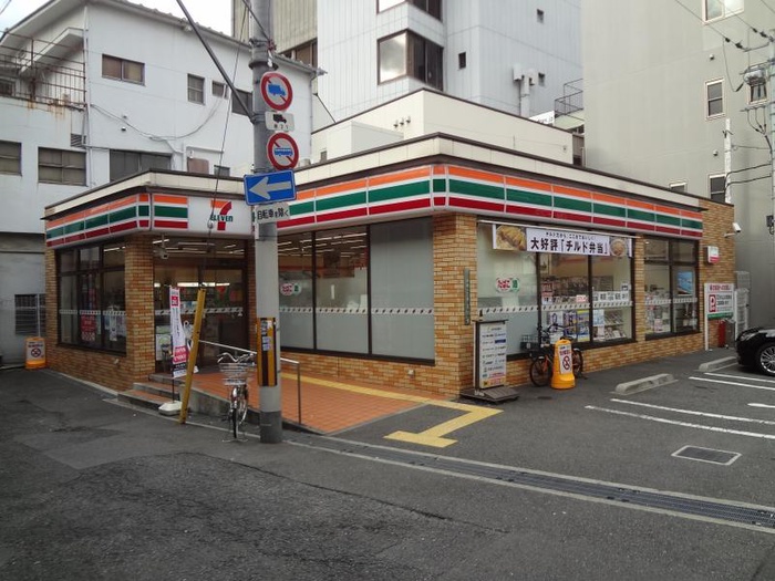 コンビニ　セブンイレブン（コンビニ）まで250m