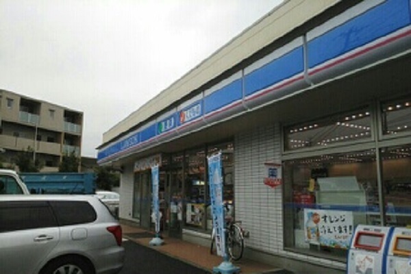 コンビニ　ローソン川崎北見方一丁目店（コンビニ）まで300m