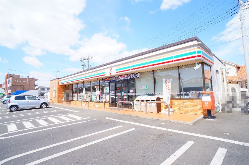 コンビニ　セブンイレブン伊勢崎昭和町店（コンビニ）まで123m