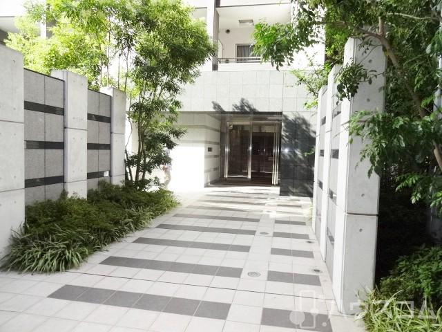その他　緑のある落ち着いたエントランスです♪（その他）まで30m