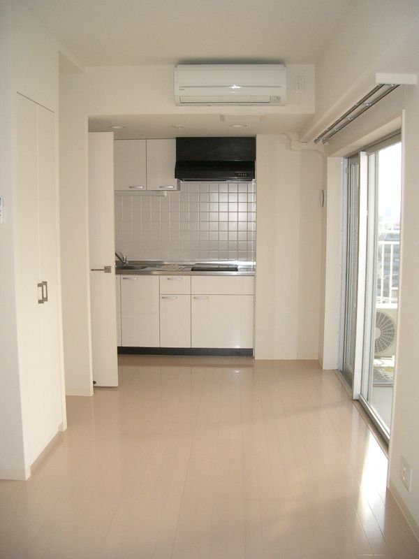 居室・リビング　☆明るい洋室☆