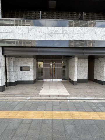 エントランス　建物の内部です