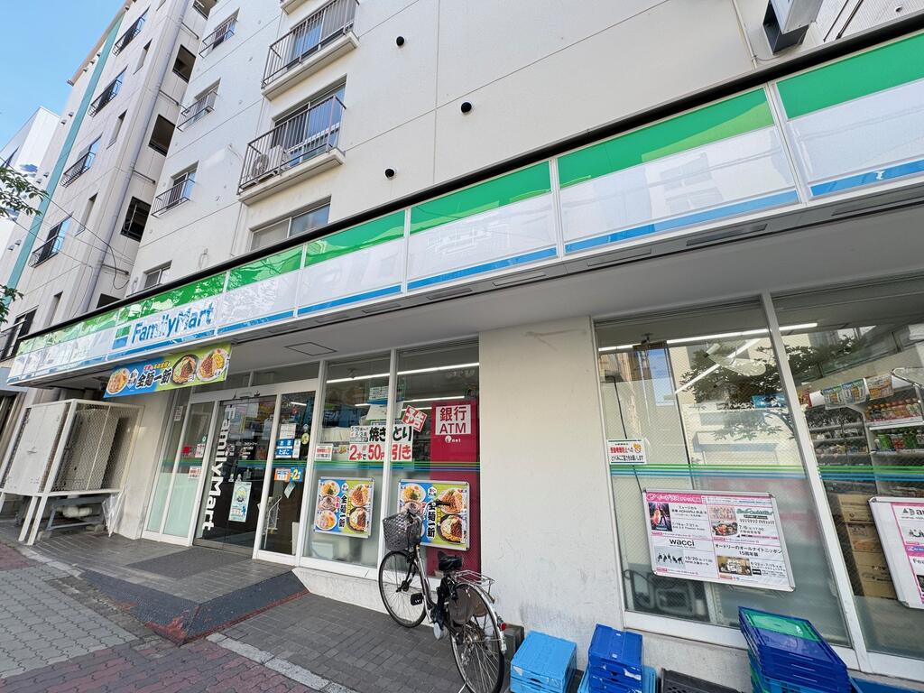 コンビニ　ファミリーマート神戸花隈店（コンビニ）まで64m
