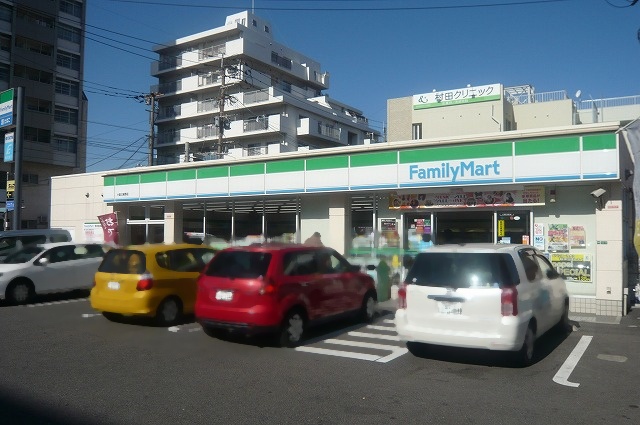 コンビニ　ファミリーマート小倉三萩野店（コンビニ）まで270m