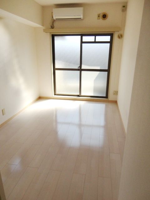 その他部屋・スペース　★明るい洋室６帖です★