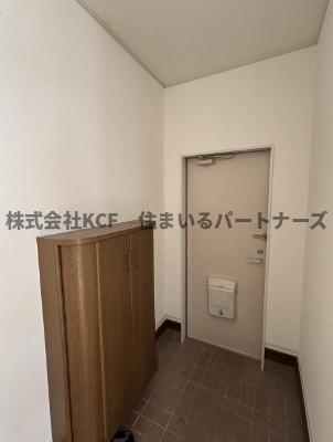 玄関　和室がひろがる居住スペース