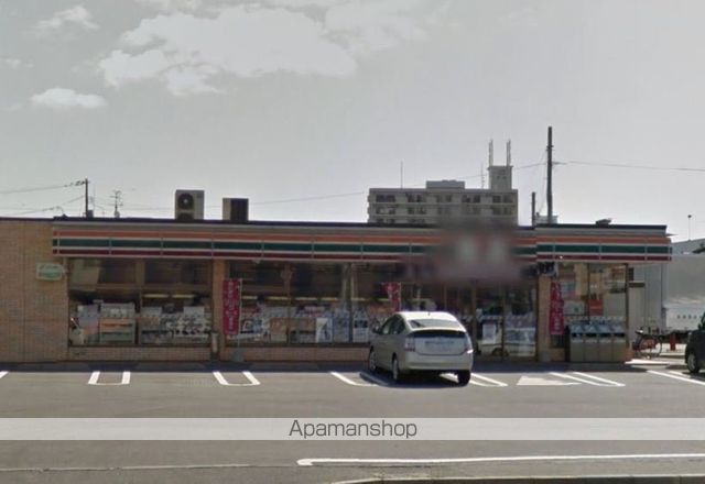 コンビニ　セブンイレブン（コンビニ）まで1077m
