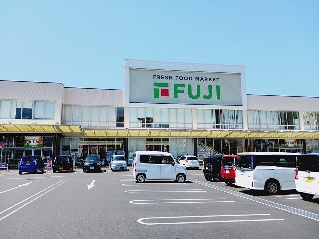 スーパー　フジ宇和島店様（スーパー）まで2700m
