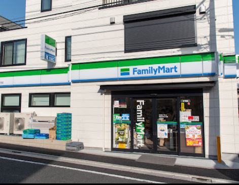 コンビニ　ファミリーマート 世田谷北沢三丁目店（コンビニ）まで394m