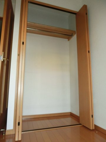収納　クローゼットタイプの収納スペース。 （※参考写真）