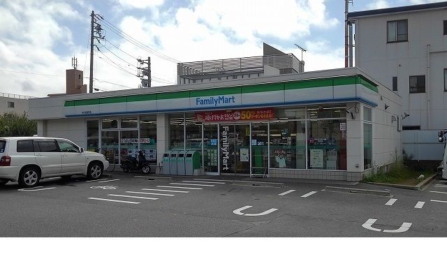 コンビニ　ファミリーマート（コンビニ）まで600m