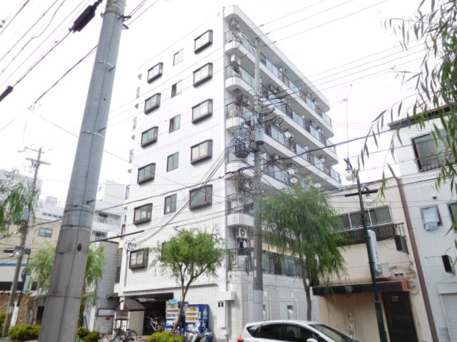 建物外観　エレベーター付きのおっきいマンションです