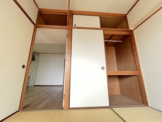 収納　写真は違う号室です。