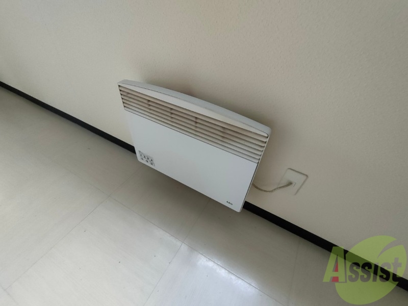 その他設備　電気暖房です。冬場の寒い日でも安心ですね～