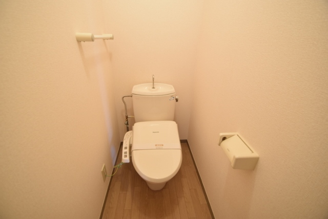 トイレ　ウォシュレット付き