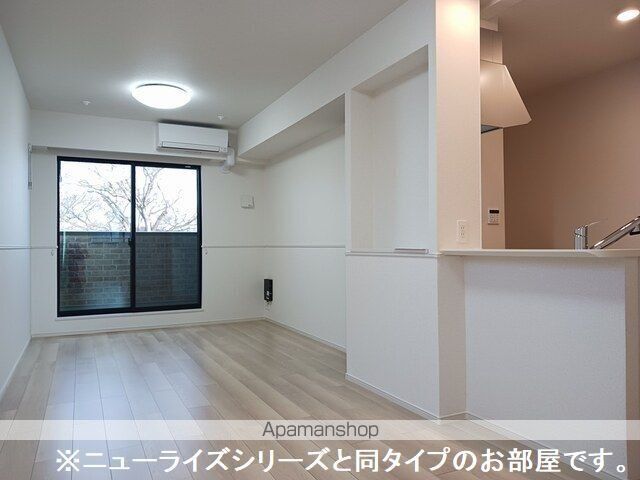リリーフ・タカサゴの居間写真