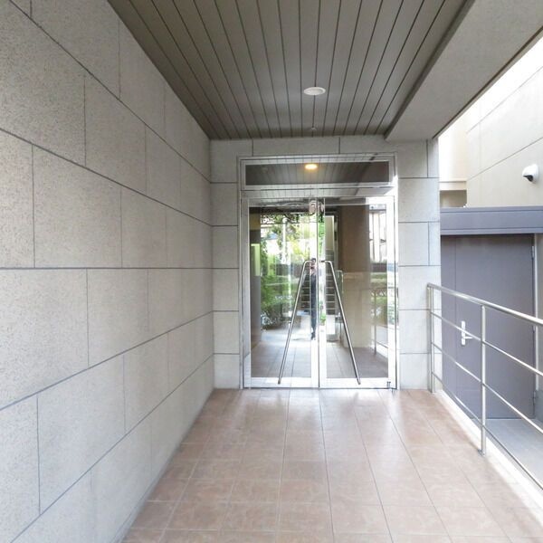 阪神本線 石屋川駅 徒歩9分 6階建 築23年の玄関写真