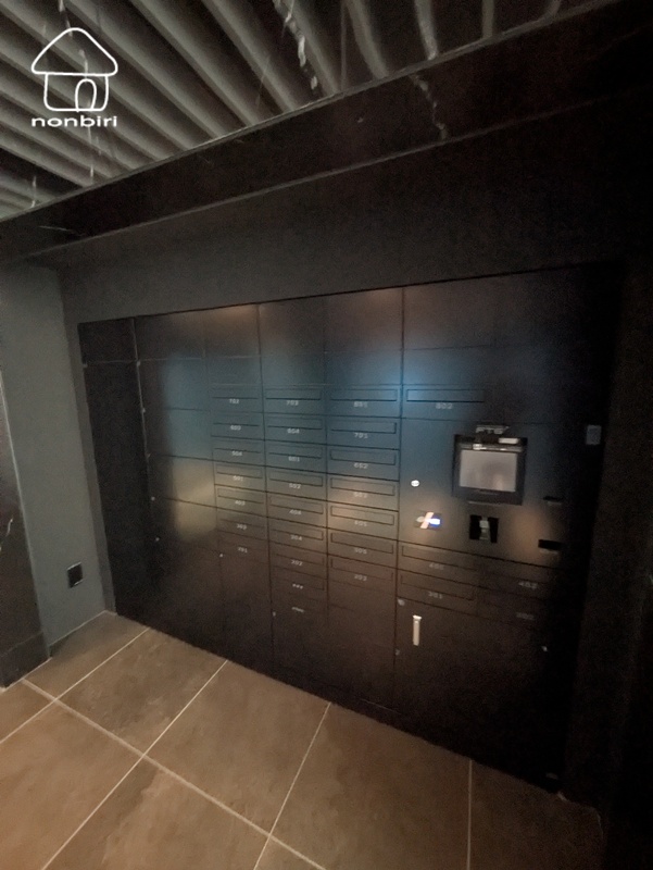 ロビー　宅配ＢＯＸは必須ですね