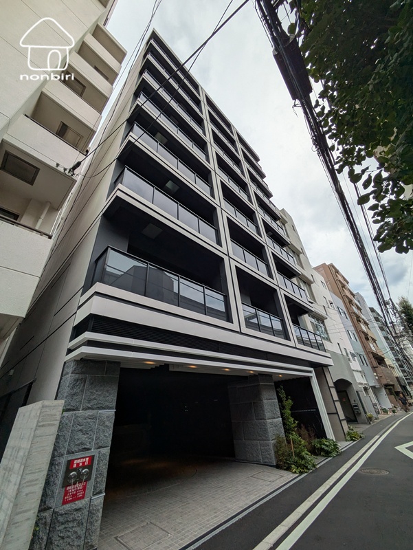 建物外観　元町商店街沿いのスタイリッシュなマンションです