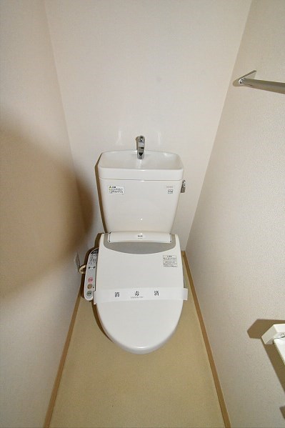 京王線 調布駅 徒歩11分 2階建 築22年のトイレ写真