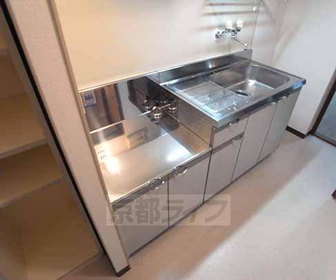 キッチン　調理スペースも確保の２口コンロキッチン。