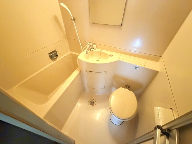 トイレ　お掃除のしやすいユニットタイプ※クリーニング前の写真です