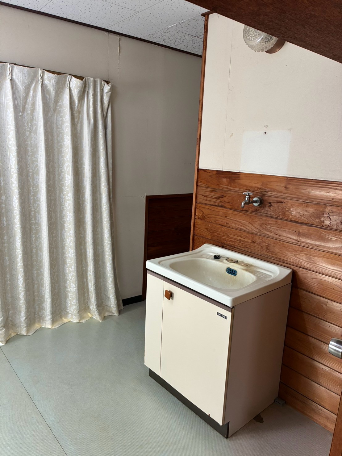 建部町川口貸家の内装写真