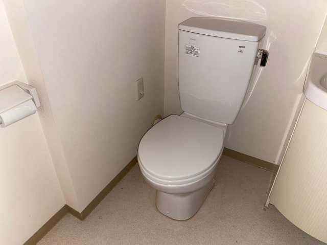 ＪＲ中央線 三鷹駅 徒歩9分 3階建 築20年のトイレ写真