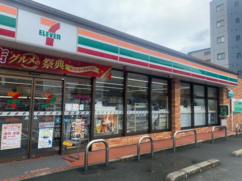 コンビニ　セブンイレブン福岡姪浜駅西店（コンビニ）まで388m