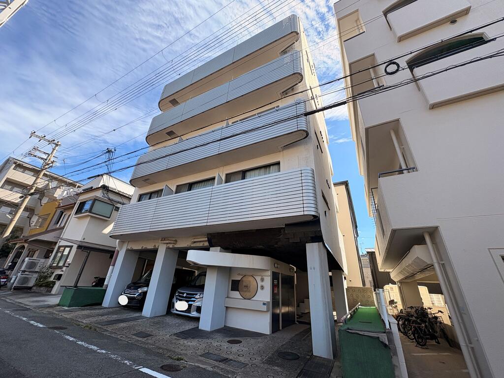 建物外観　まだまだ綺麗です