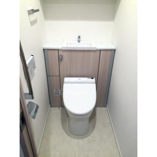 トイレ　※写真は同タイプ住戸です。
